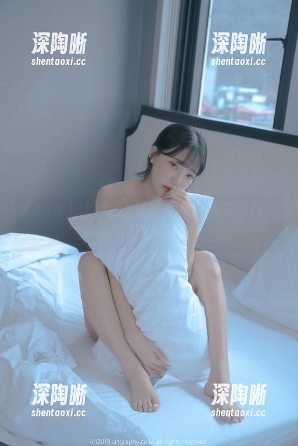 Kang Inkyung让水手服也满是福利，非得让我心海翻涌。